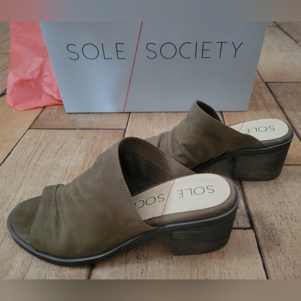 SOLE SOCIETY Tesiana deep khaki nubuck mules NEW IN BOX 5.5
